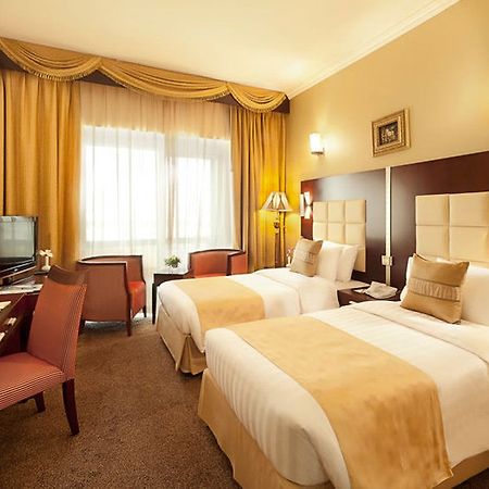 Ewa Hotel Дубай Екстериор снимка